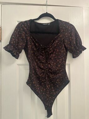 Nasty Gal Brown Floral Lace-Up Puff Sleeve Bodysuit